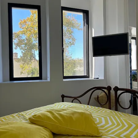 Capri Kronos Design - 2 King Beds, With Gym, & Jacuzzi Holiday home